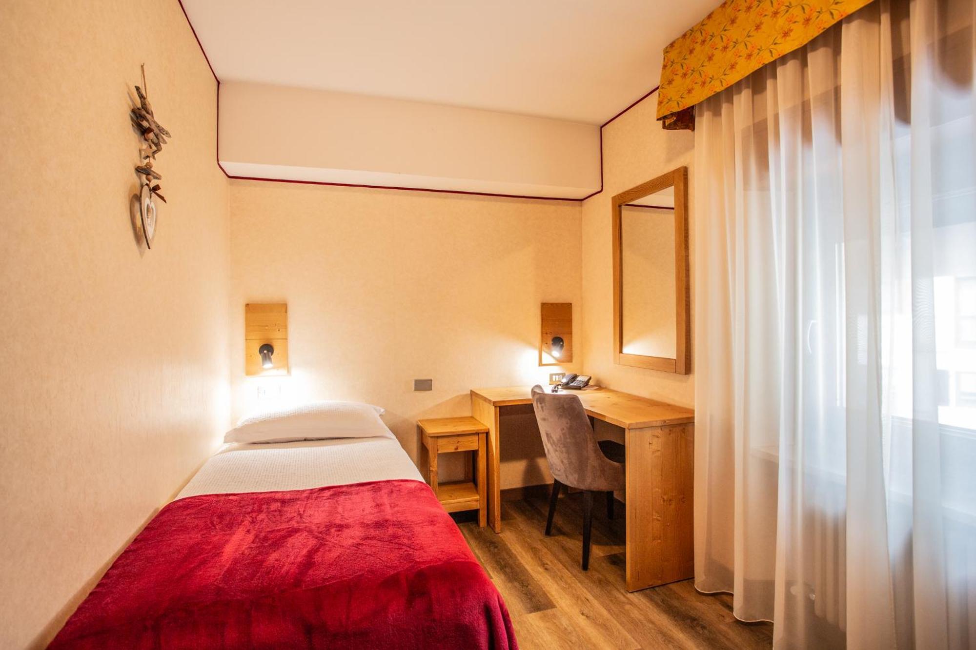 Hotel Bijou Valtournenche Exteriör bild